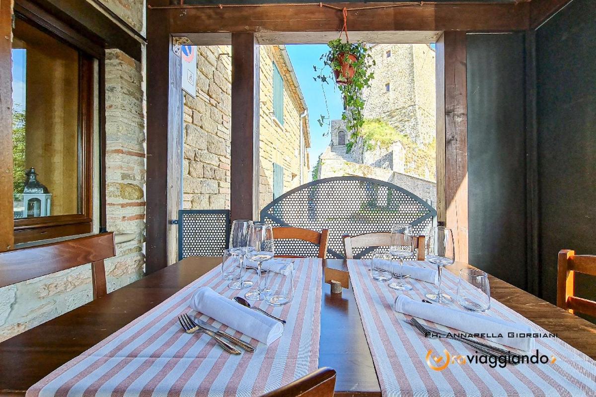 Locanda Del Castello Frontone Exteriör bild