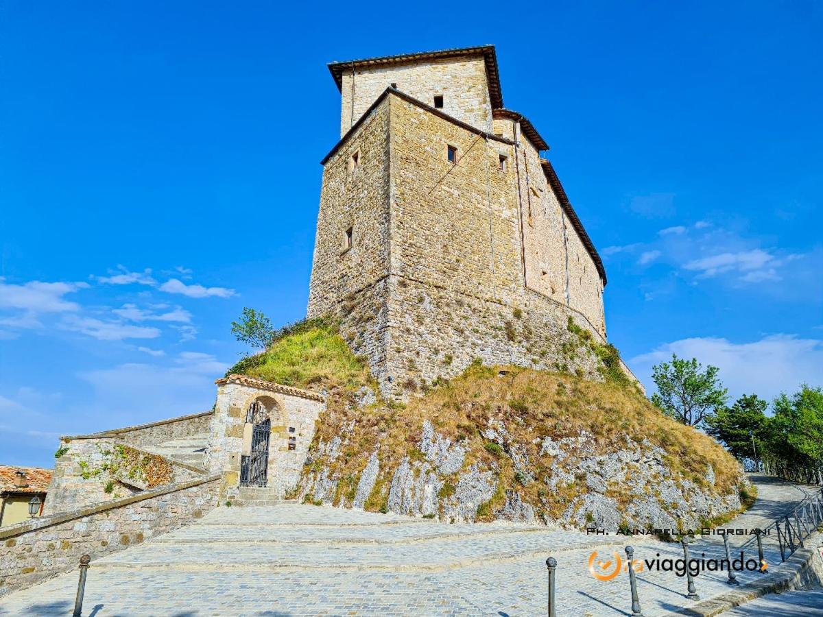 Locanda Del Castello Frontone Exteriör bild
