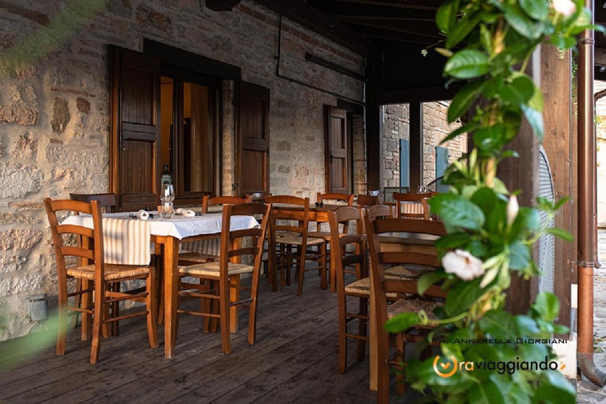 Locanda Del Castello Frontone Exteriör bild