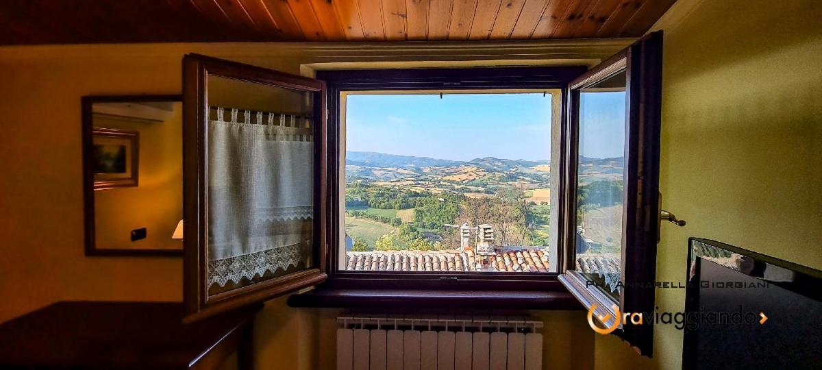 Locanda Del Castello Frontone Exteriör bild